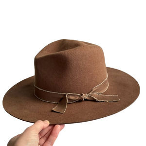 OLIVE & PIQUE BRAND NEW KAIA BROWN WOOL FELT HAT ADJUSTABLE SIZE PINCHED CROWN